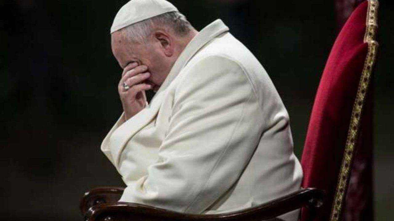 Allarme del Papa su preti e pornografia